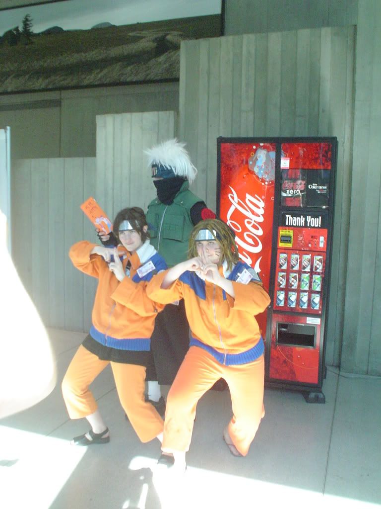 <img:http://i148.photobucket.com/albums/s15/XxSabaku-no-GaaraxX/SakuraCon2007025.jpg?t=1176682175>