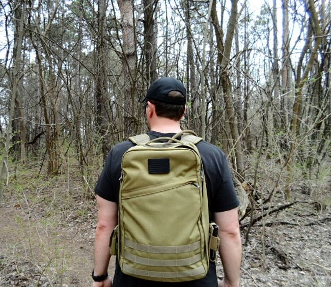 The author wearing the GoRuck GR1 (my best side)