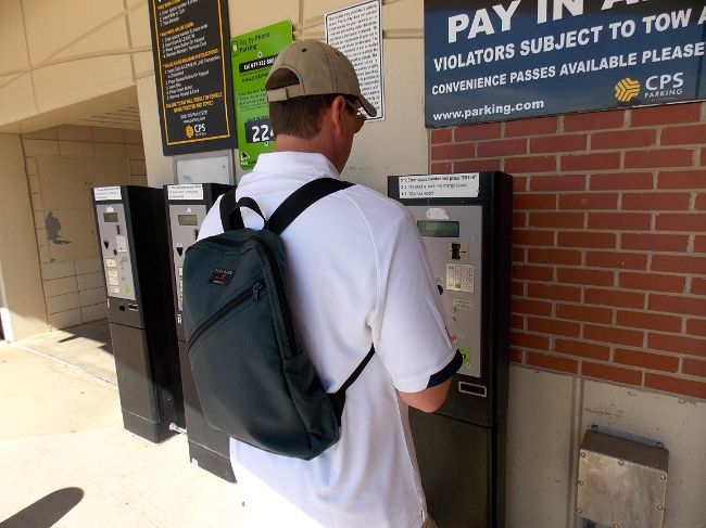 The 6'4, 250 lbs author wearing the Tom Bihn Daylight.