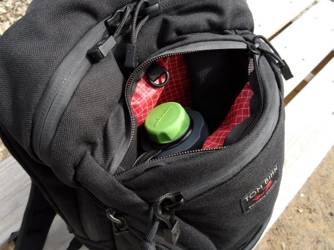 Tom Bihn Synapse 25 with a 32oz Nalgene