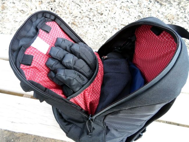 Tom Bihn Synapse in Black/Iberian