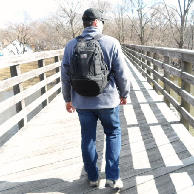 The author wearing the Tom Bihn Synapse 25