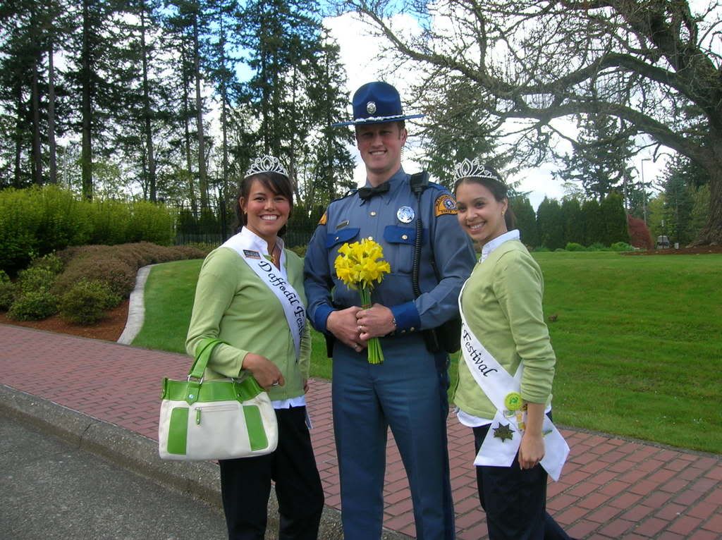 DSCN0790a.jpg Jill, Nikki, Cop DSCN0790a.jpg Jill, Nikki, Cop
