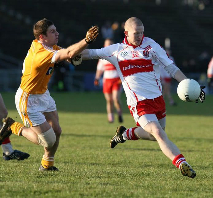 IMAGE: http://i148.photobucket.com/albums/s33/dessie12/gaelic/DerryvAntrim1712010mckennacup170Lar.jpg