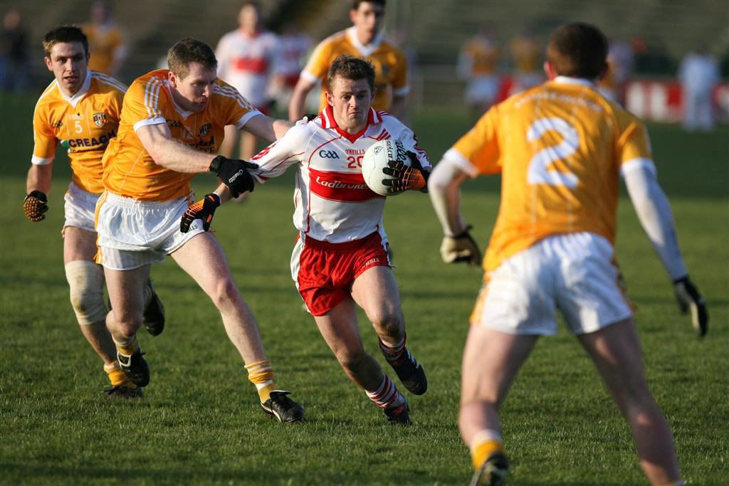 IMAGE: http://i148.photobucket.com/albums/s33/dessie12/gaelic/DerryvAntrim1712010mckennacup209Lar.jpg