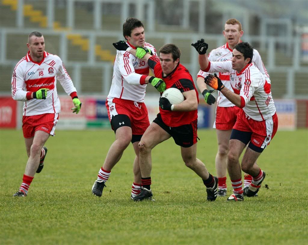 IMAGE: http://i148.photobucket.com/albums/s33/dessie12/gaelic/Derryvdown2412010mcKennacup048Large.jpg