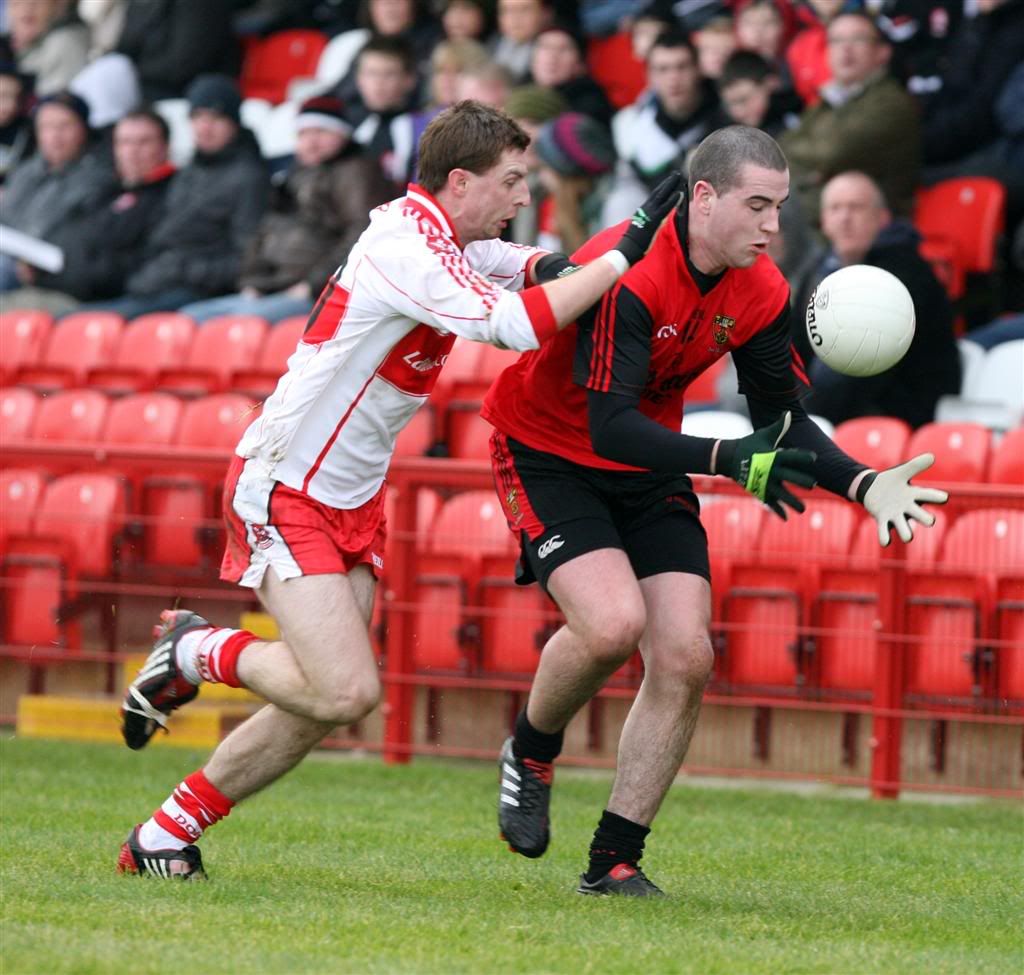 IMAGE: http://i148.photobucket.com/albums/s33/dessie12/gaelic/Derryvdown2412010mcKennacup071Large.jpg