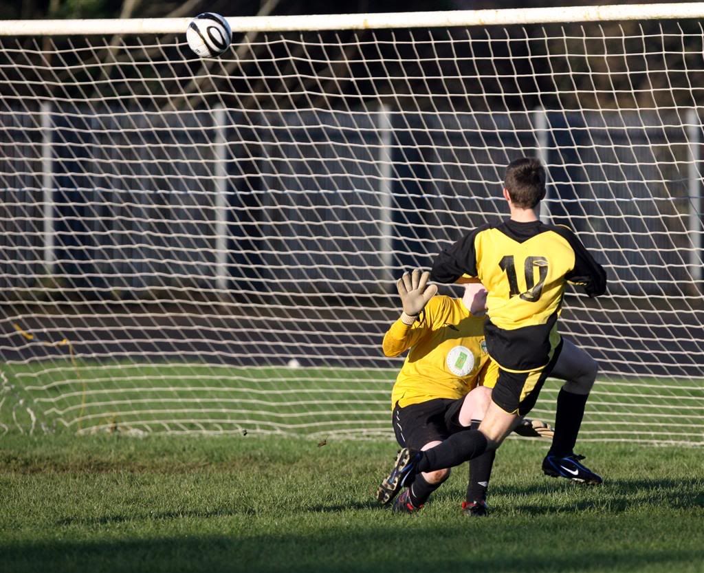 IMAGE: http://i148.photobucket.com/albums/s33/dessie12/scoccer/dessieroerovers51209006Large.jpg