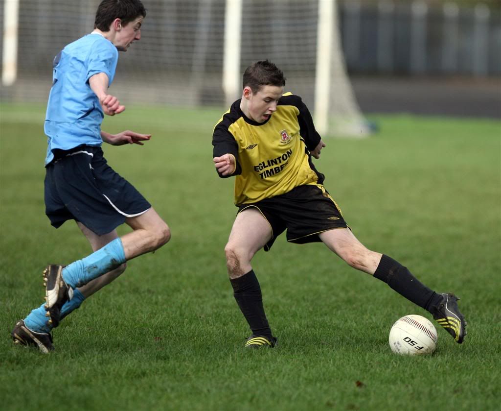 IMAGE: http://i148.photobucket.com/albums/s33/dessie12/scoccer/dessieroerovers51209061Large.jpg