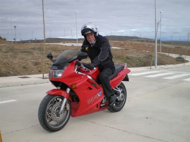 http://i148.photobucket.com/albums/s7/GGMB_album/VFR-750f1.jpg