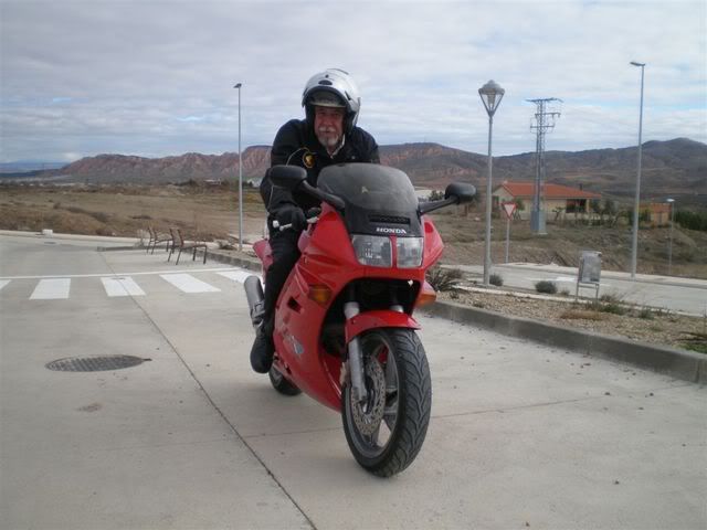 http://i148.photobucket.com/albums/s7/GGMB_album/VFR-750f2.jpg