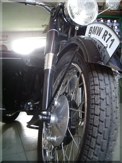 http://i148.photobucket.com/albums/s7/GGMB_album/bmw_r71_13.jpg